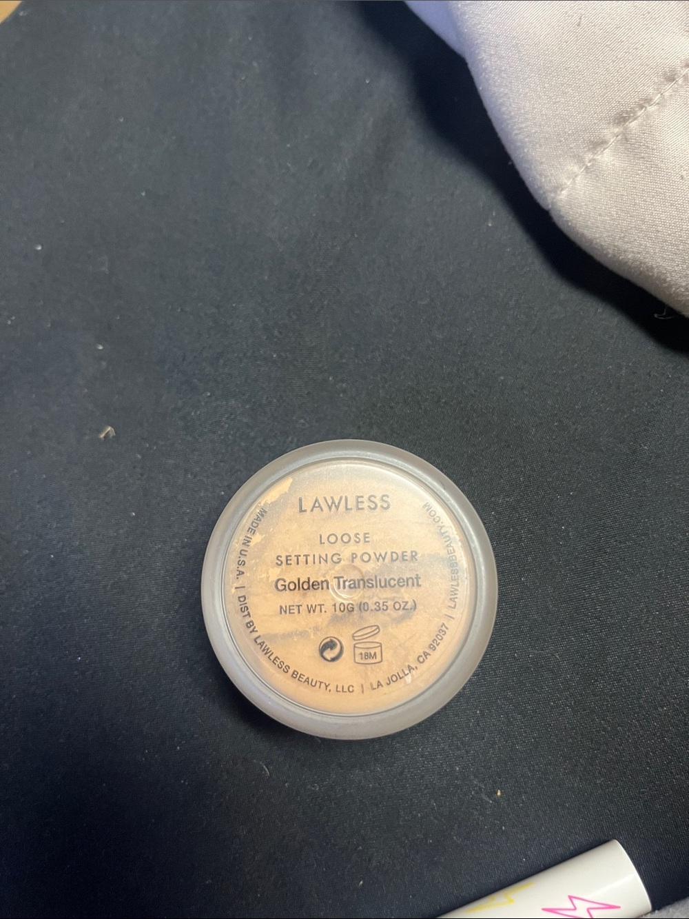 LAWLESS Loose Setting Powder in Golden Translucent